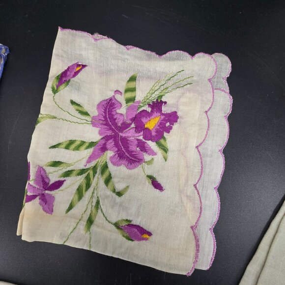 Vintage Handkerchief Lot With Floral Embroidery Cross-Stitch CM2041 - Picture 4 of 10